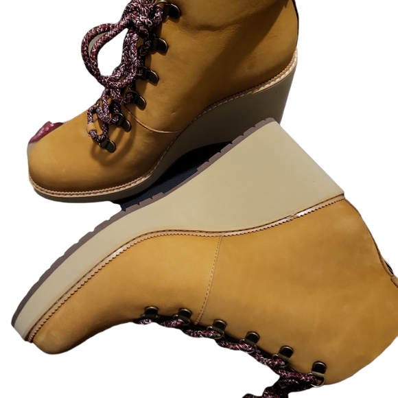 TOMS wedge Ankle lace up boots NWOT - Picture 3 of 3
